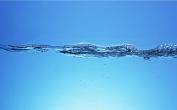 水
